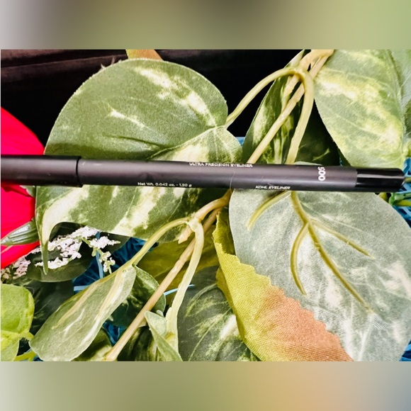 New Doucce Ultra Precision Eyeliner Waterproof, Long Lasting & Sharpenable - Picture 6 of 7